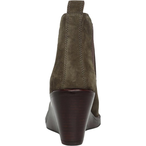 Clarks Women's Clarkdale 2 Top Olive Suede Wedged Bootie Chelsea Ankle Boots 9 - Picture 4 of 13